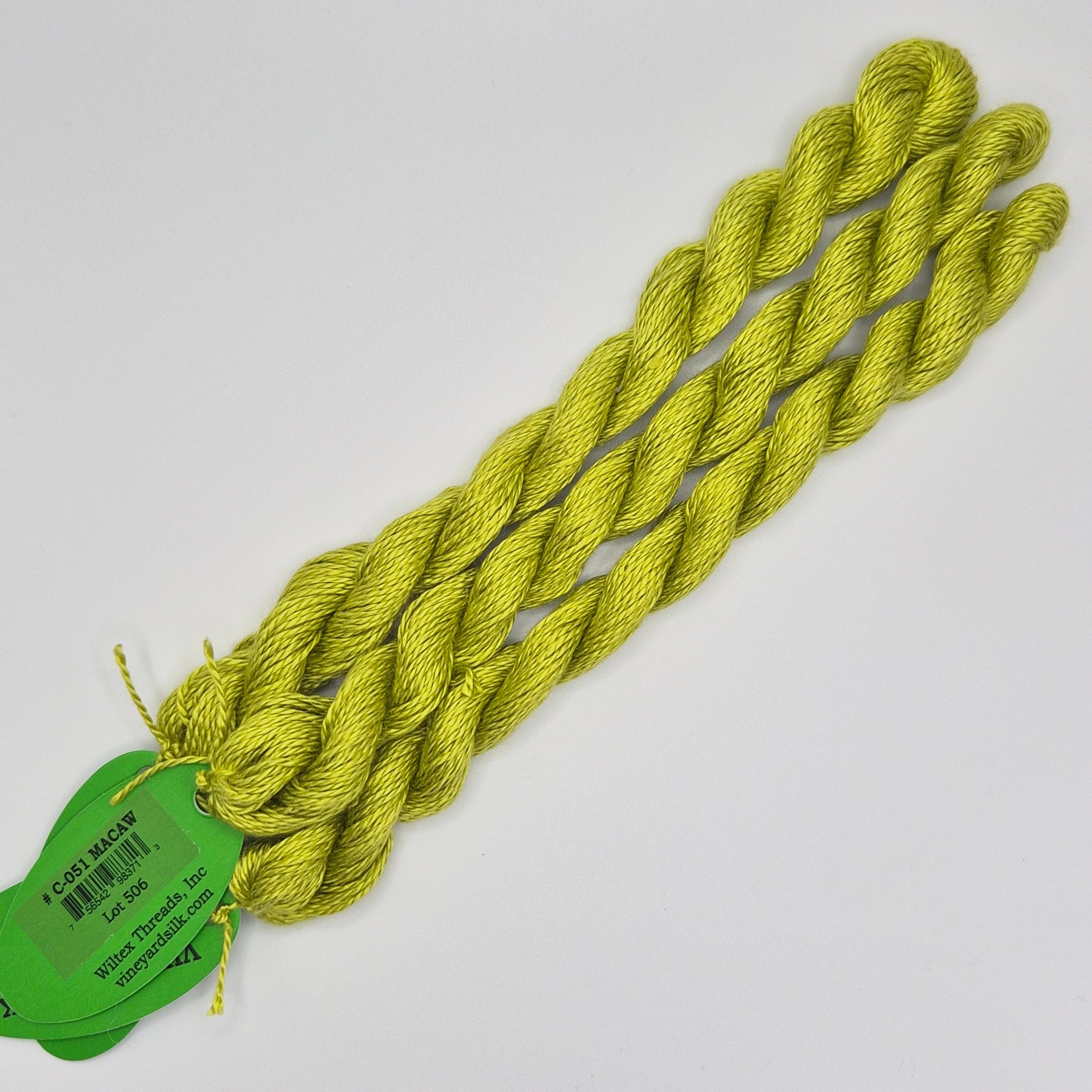Vineyard Silk C-051 Macaw