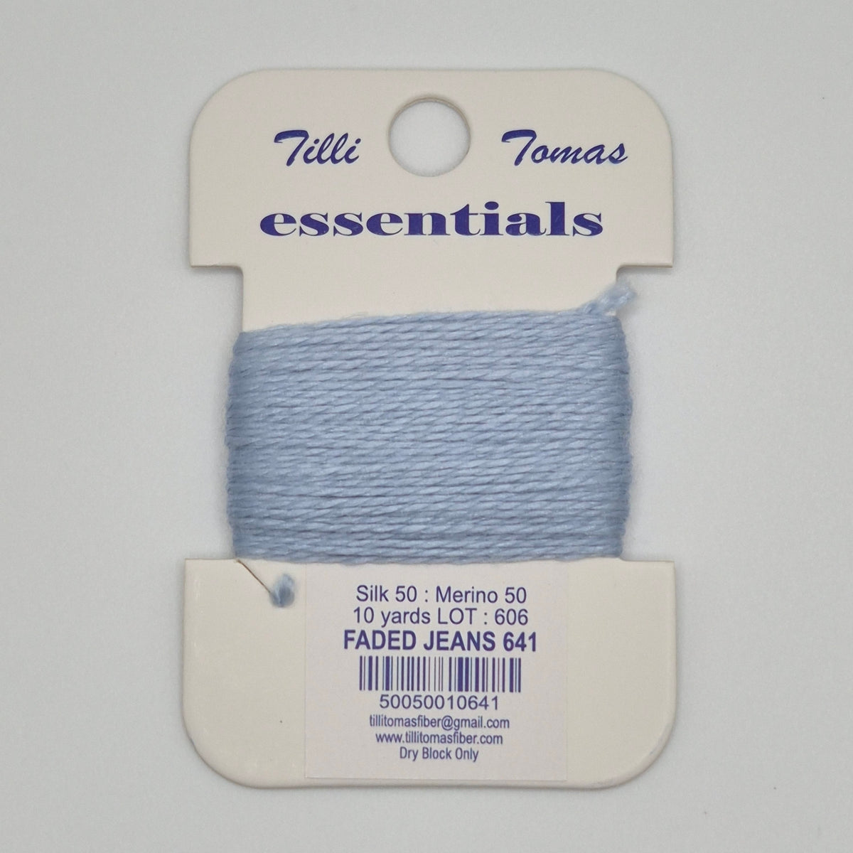 Essentials Card 641 Faded Jeans